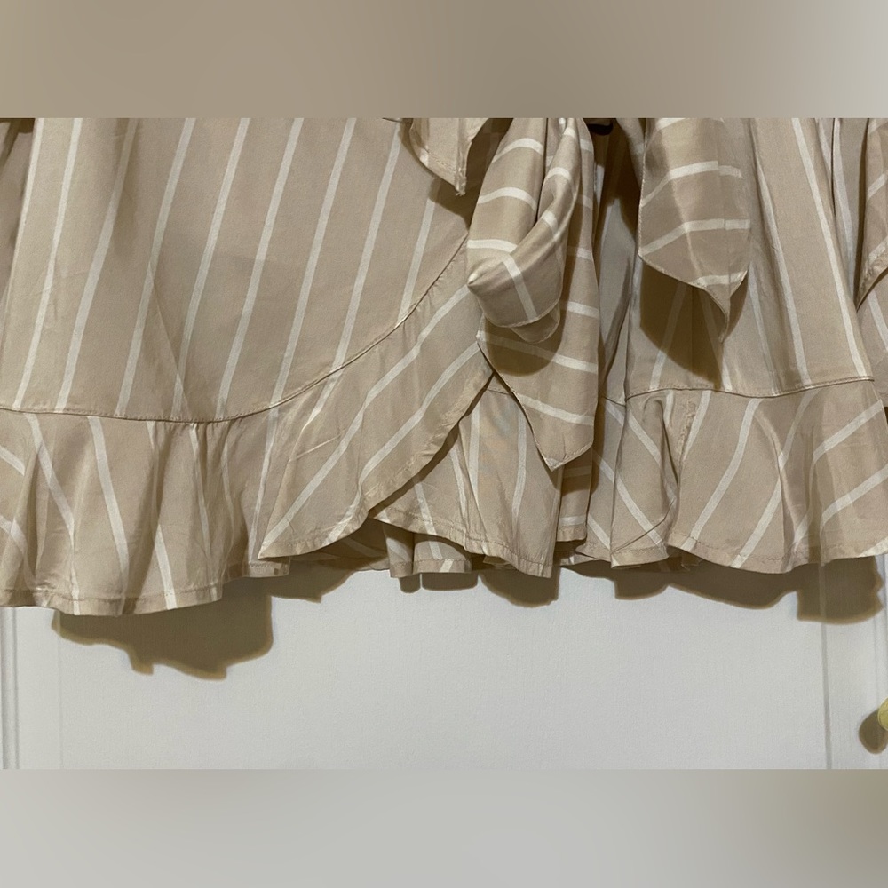 LEITH Ruffled blouse Size M - Picture 9 of 9
